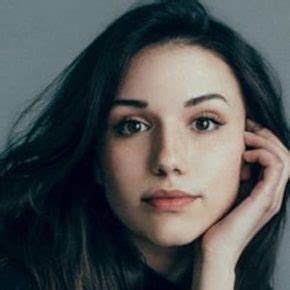 Grace Caroline Currey Bio, Net Worth, Age, Ethnicity,。